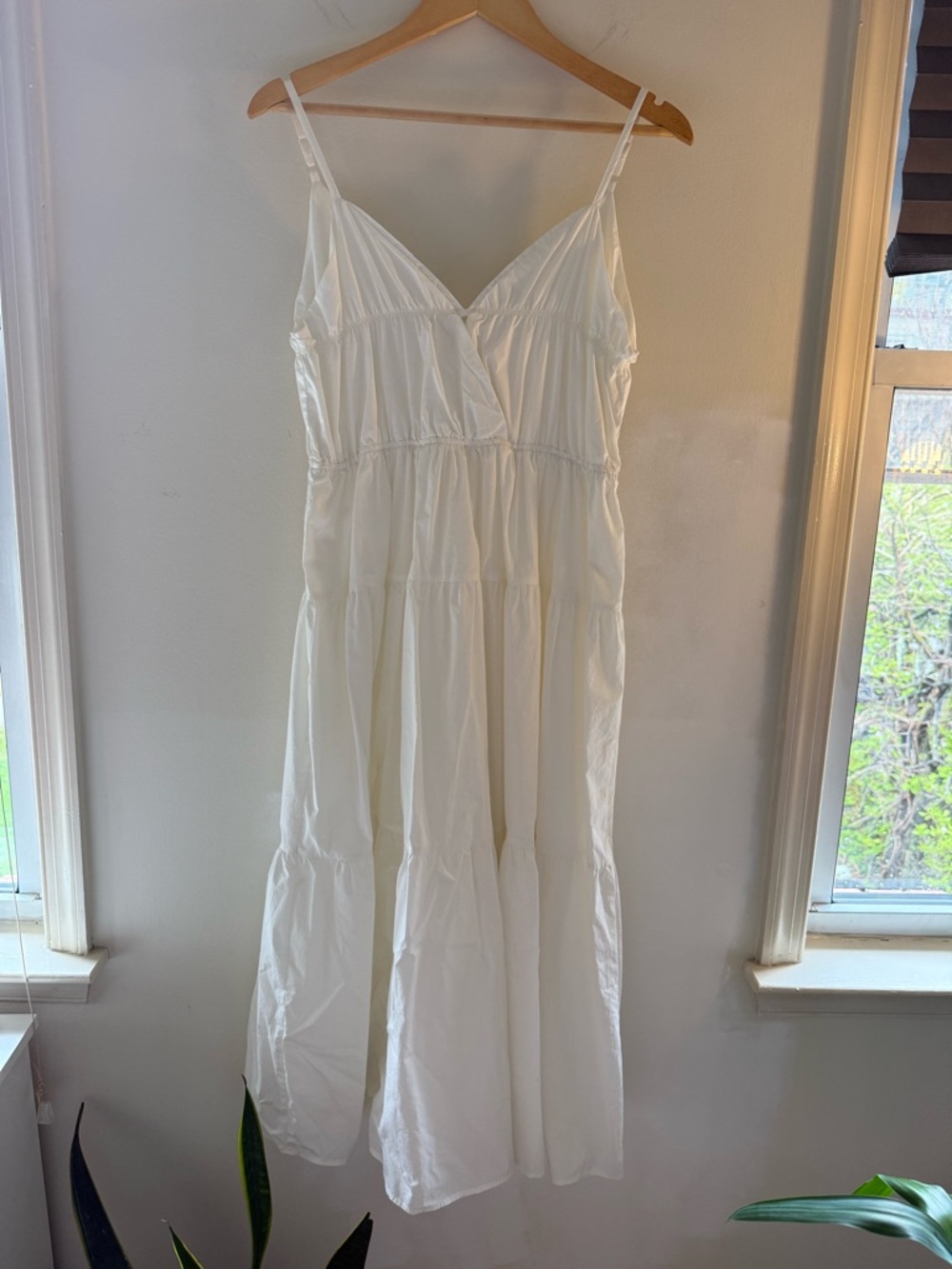 Fibflix Elegant White Sleeveless Dress